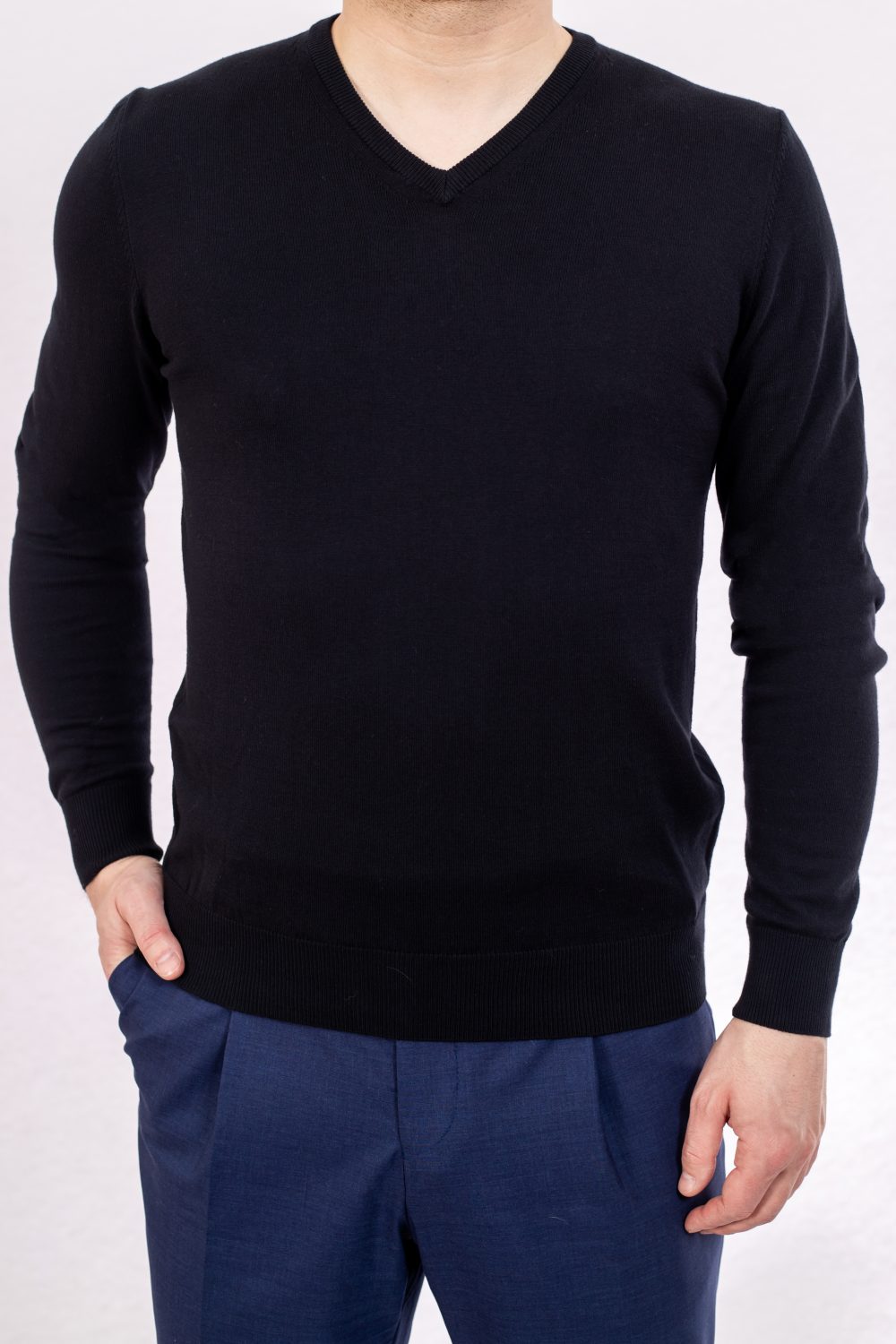 Granatowy sweter V-neck