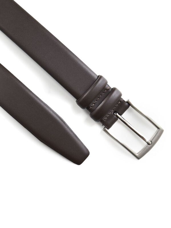 Brązowy pasek skórzany z prostą, srebrną klamrą – widok z przodu