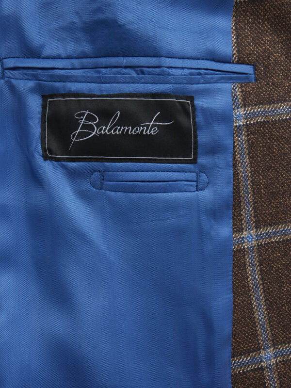 Brązowa marynarka w kratę Balamonte – elegancka, kontrastowa podszewka w odcieniu intensywnego błękitu z naszywką z logo Balamonte