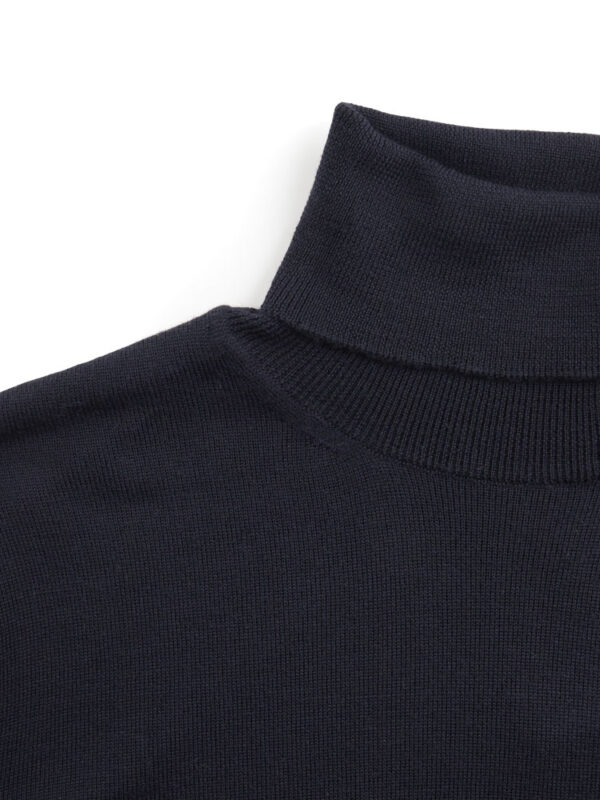 Granatowy golf Balamonte – wysoki kołnierz do wywijania, miękkie wykończenie przy szyi