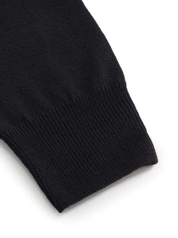 Czarny golf Balamonte – elastyczny mankiet rękawa, gęsty splot wełny, staranne wykończenie