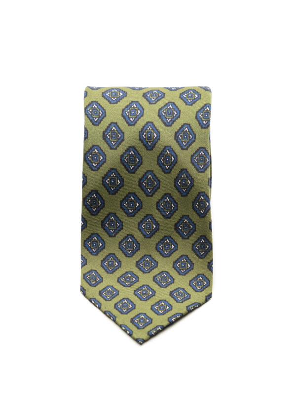 Zielono – granatowy krawat Macclesfield Balamonte – zwinięty krawat z wyraźną fakturą i klasycznym zakończeniem