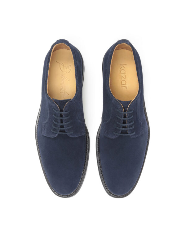 Granatowe zamszowe półbuty męskie ELEGANTE widok z góry na parę butów