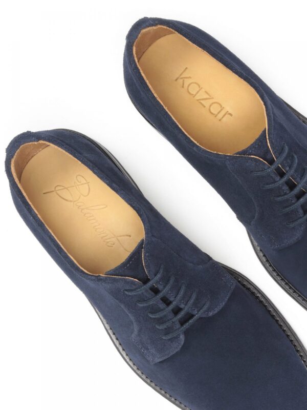 Granatowe zamszowe półbuty męskie ELEGANTE widok z góry na wnętrze butów
