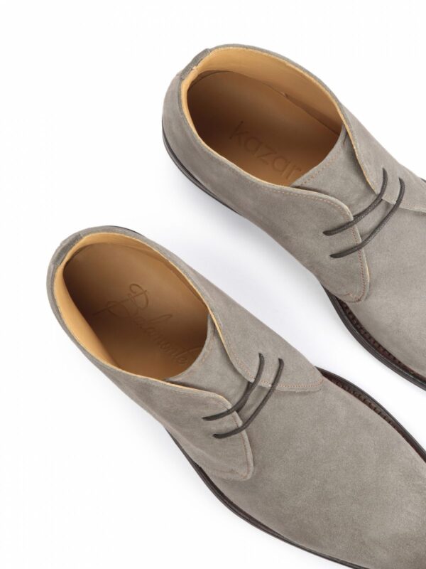 Wnętrze szarych trzewików ESPERIENZA – logo Balmonte i Kazar.