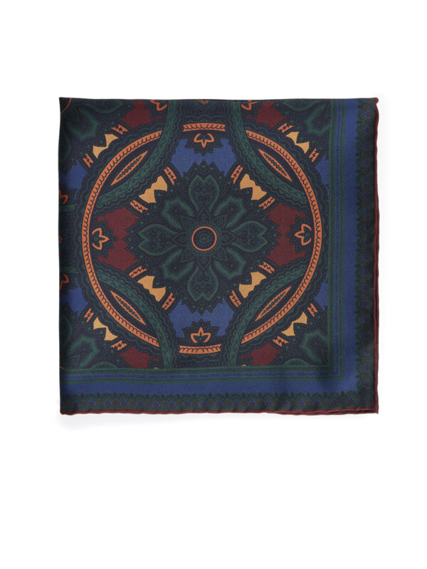 Niebiesko-zielona poszetka Macclesfield złożona na płasko – widok z przodu