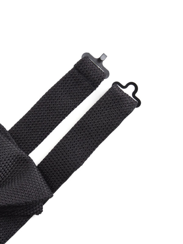 Czarna mucha z grenadyny