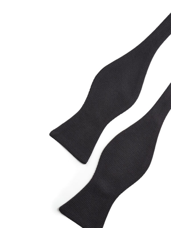 Czarna mucha z grenadyny