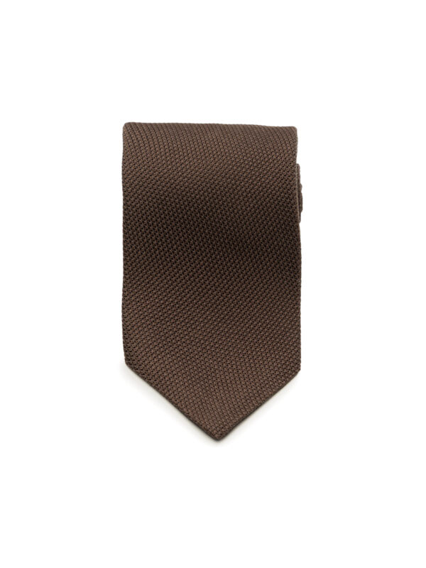 Brązowy krawat z grenadyny Balamonte – zwinięty krawat z wyraźną fakturą i klasycznym zakończeniem