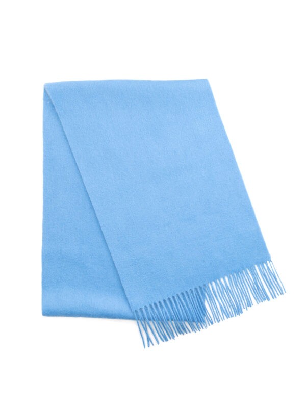 Błękitny szal wełniany