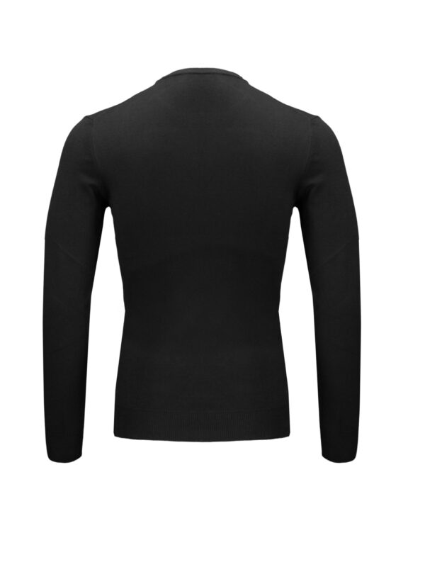 Czarny sweter Balamonte – tylny widok na prosty krój i jednolitą fakturę dzianiny