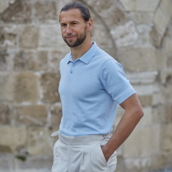 Błękitna koszulka polo