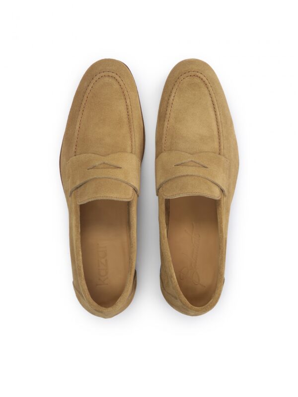 Beżowe mokasyny RAFFINATO Balamonte – widok z góry na stylowe wykończenie i wnętrze buta